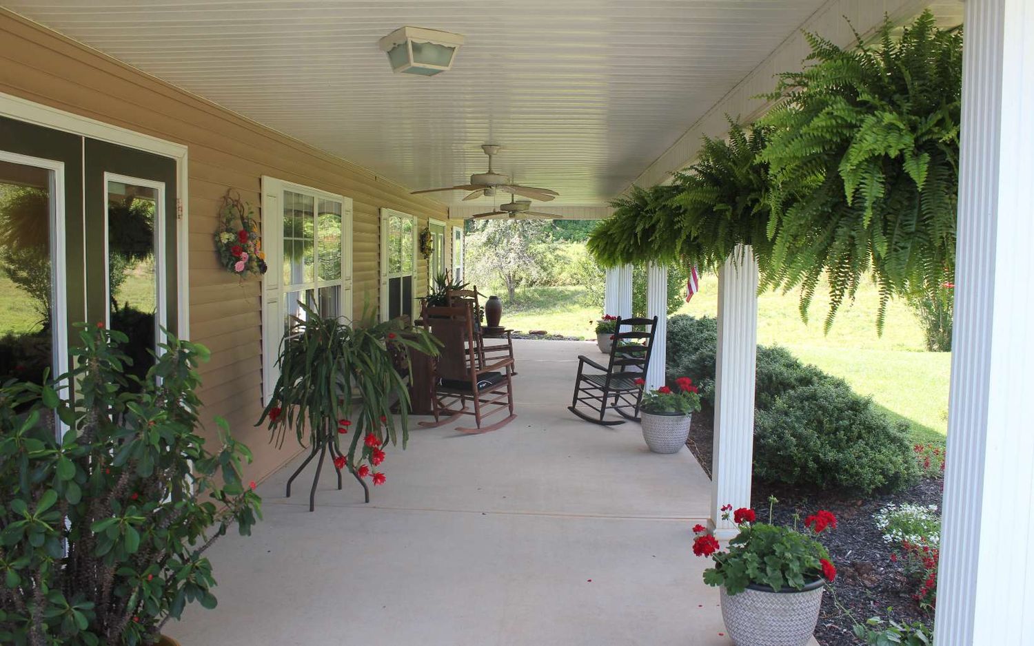 56 W Vineyard Ln, Hayesville, NC 28904